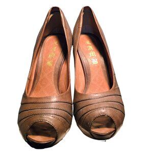 L.A.M.B. Grey Peep Toe Pumps – Size 9.5